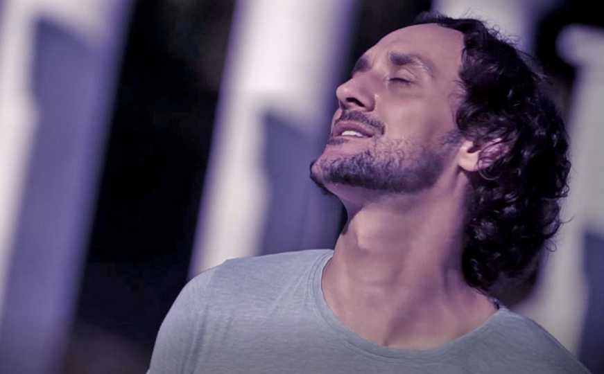 Bosanskohercegovački pjevač i autor Zlatan Karić lansirao je četiri nova singla